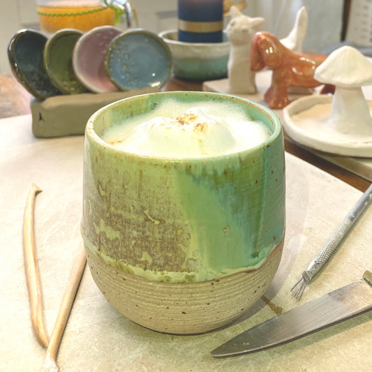 Buet stor kop m/riller og krystalglasur (350 ml)