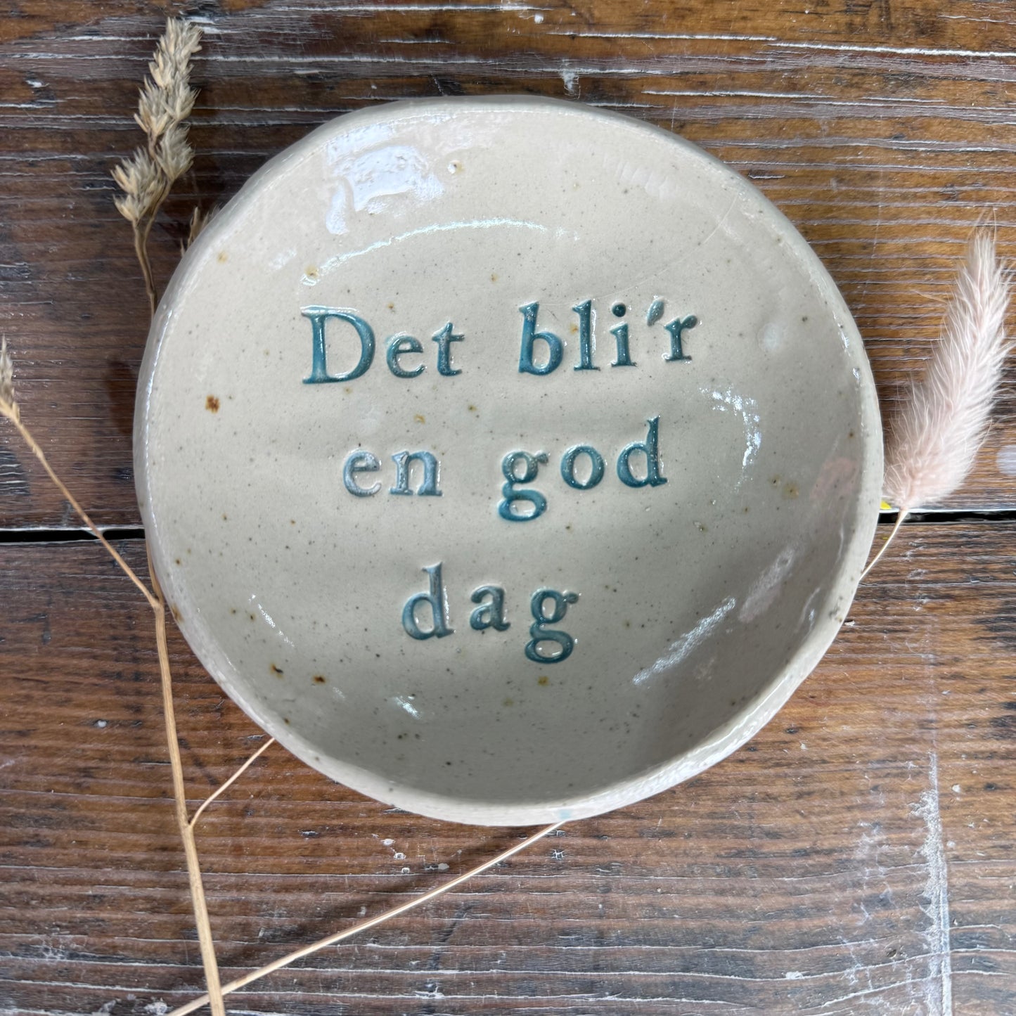 “Det bli’r en god dag” tallerken i stentøj