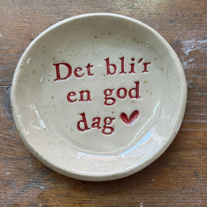 “Det bli’r en god dag” tallerken i stentøj
