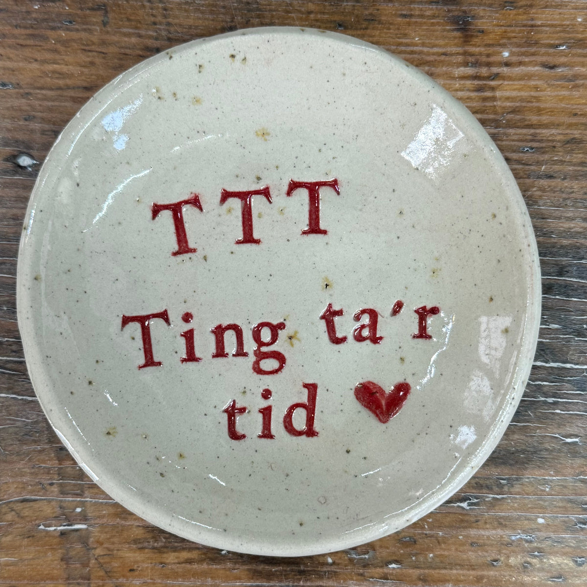 “TTT - Ting tager tid” tallerken i stentøj