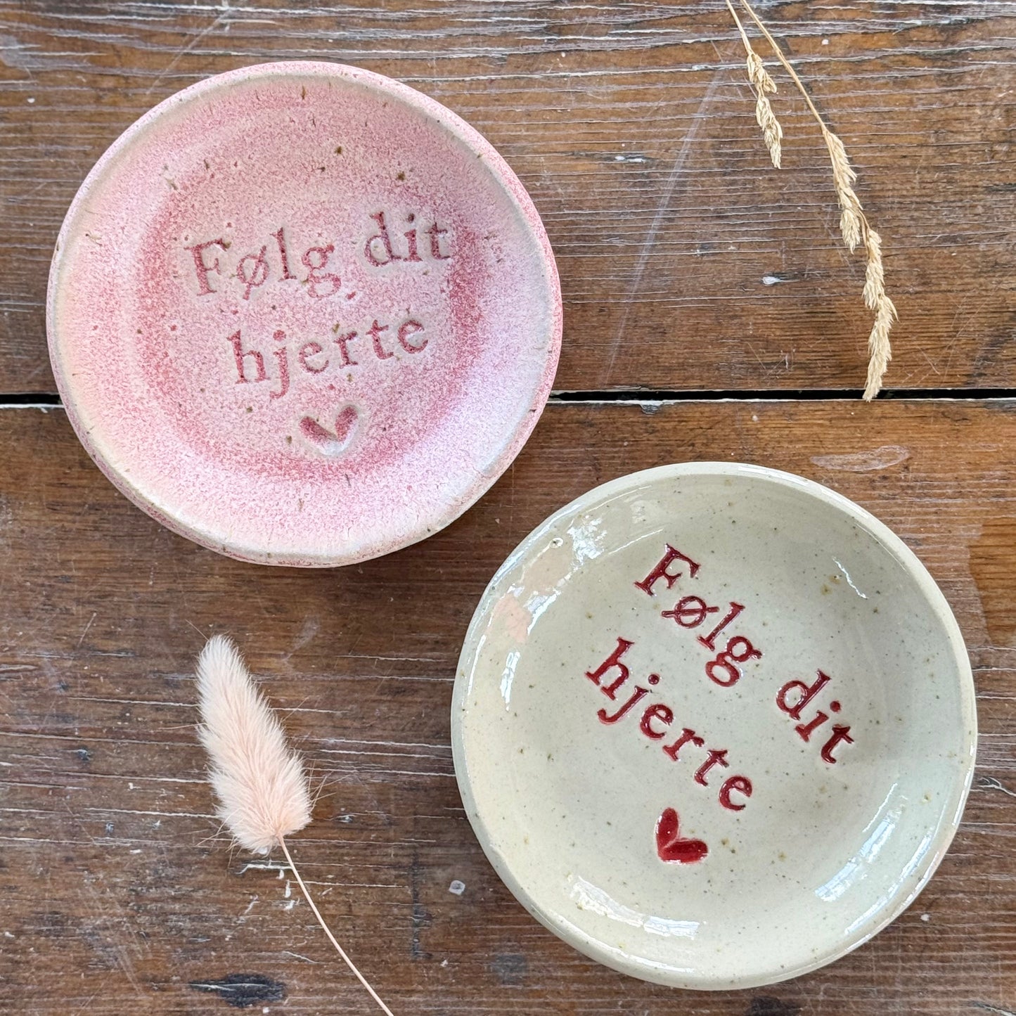 “Følg dit hjerte ♥️ ” tallerken i stentøj