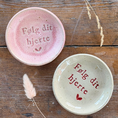 “Følg dit hjerte ♥️ ” tallerken i stentøj