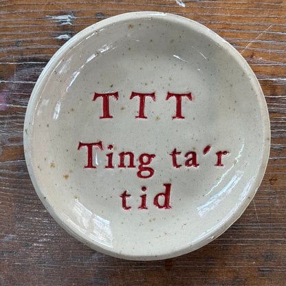 “TTT - Ting tager tid” tallerken i stentøj