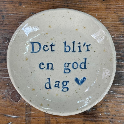 “Det bli’r en god dag” tallerken i stentøj